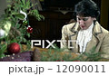 Woman in 18th century plays the piano skillfully 12090011