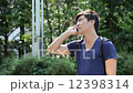 電話する男性 12398314
