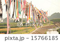 風にゆれる鯉のぼり 15766185