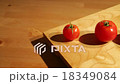 A row of tomatoes aligned by size 18349084