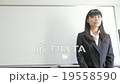 女性ポートレイト 19558590