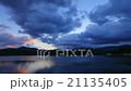 permingM1602161　空と雲のタイムラプス　湖の夜明け 21135405