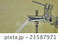 The man turn off the modern faucet of bathtub 21587971
