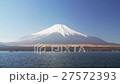 富士山と山中湖 27572393