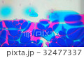 揺らめく水滴 32477337
