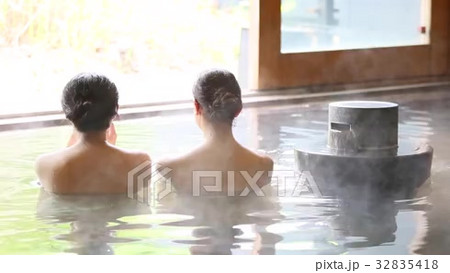 温泉　女子旅の動画素材