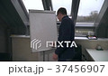 The guy tells how to make money in the new year 37456907