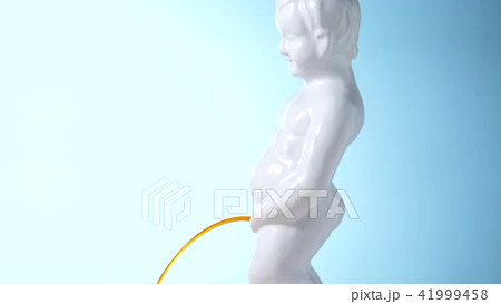 血尿イメージ（小便小僧）の動画素材