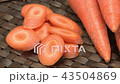 Organic carrots (zoomed out) 43504869