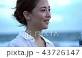 海　歩く女性　カップル　スローモーション　1/2倍速 43726147