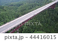 橋を横スライド（空撮） 44416015