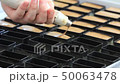 使用擠壓袋製作烘焙糖果 50063478