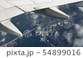 飛行機の窓からの景色　横浜ベイブリッジ 54899016