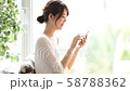 リラックス　カジュアル　女性　日本人 58788362