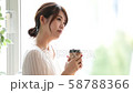 リラックス　カジュアル　女性　日本人 58788366