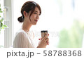 リラックス　カジュアル　女性　日本人 58788368