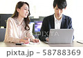 ビジネス　カジュアル　オフィス　日本人 58788369