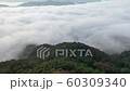 無人機在日出時的雲海鳥瞰圖 60309340