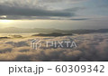 無人機在日出時的雲海鳥瞰圖 60309342