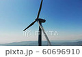風力発電所の風車を水平方向に旋回しながらパン 風力発電所の風車を水平方向に旋回しながらパン 60696910