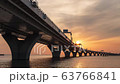 東京タイムラプス 東京湾アクアライン 日没から夜景 ズームアウト 63766841