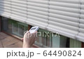 Control the external window blinds with the remote control 64490824