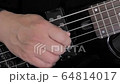 エレキベース演奏 64814017