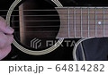 フォークギター演奏 64814282