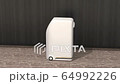 等候在酒店房間外面的接送機器人。無人值守交付概念 64992226