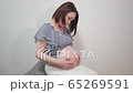 マタニティ　若い妊婦　母親の動画素材