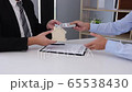 Home sales brokers and real estate investors are exchanging with investors being filing cash at the agent's hand. 65538430