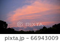 夏の夕暮れ雲の動画	 66943009