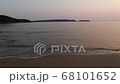 誰もいない夕方の浜辺	 68101652