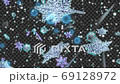上から降ってくる雪の結晶 69128972