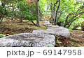 公園内の石の道 69147958
