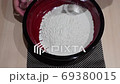 少量のそば打ちの水回し動画です。 69380015