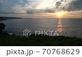 [視頻資料]從碼頭海岸看到的日落和輕輕搖曳的海浪 70768629