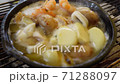 キャンプの定番アヒージョを炭火の炭火で、、、。 71288097