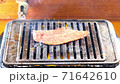 烤肉店有烤日本黑牛肉的聲音 71642610
