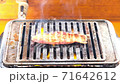 烤肉店有烤日本黑牛肉的聲音 71642612