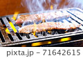 烤肉店有烤日本黑牛肉的聲音 71642615