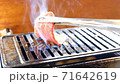 烤肉店有烤日本黑牛肉的聲音 71642619