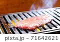 烤肉店有烤日本黑牛肉的聲音 71642621