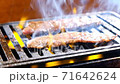 烤肉店有烤日本黑牛肉的聲音 71642624