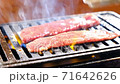 烤肉店有烤日本黑牛肉的聲音 71642626