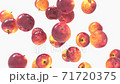 紅色蘋果落的錄影。 71720375