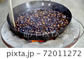 Coffee beans were roasted over a charcoal fire of seven squares. 72011272