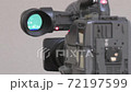 録画中　テレビカメラのファインダー 72197599