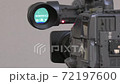 テレビカメラ　録画中のファインダー 72197600