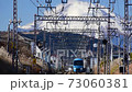 冠雪した富士山と小田急ロマンスカーMSEメトロはこね号 73060381